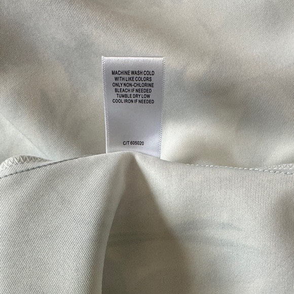 Just...Taylor Blue and White Floral Midi Dress has Pockets! - Picture 6 of 10